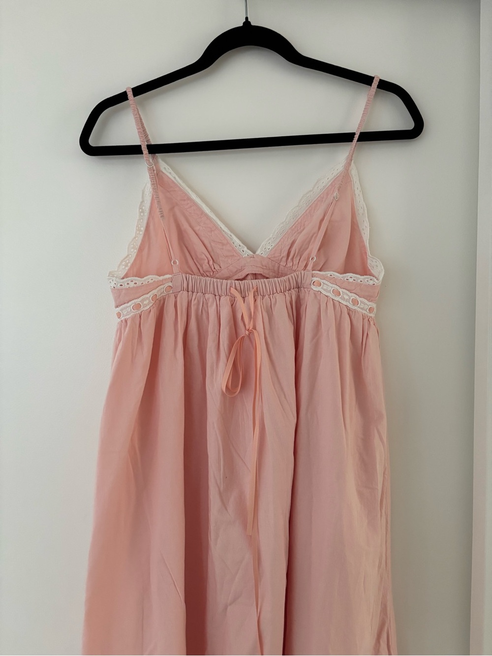 Chic Pink Lace-Trimmed Chemise - Picture 4 of 4